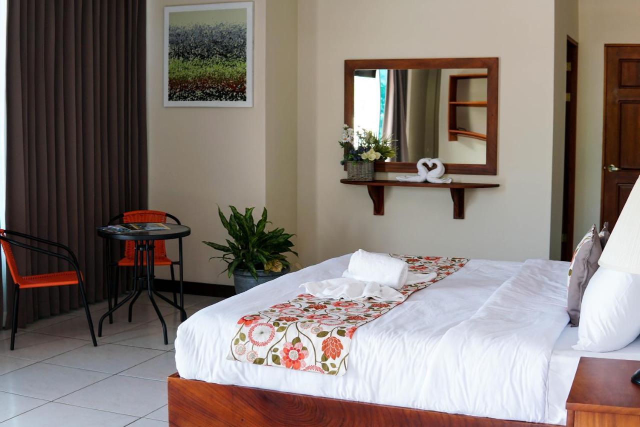 Puerta Del Cielo Quepos Hotel Ngoại thất bức ảnh